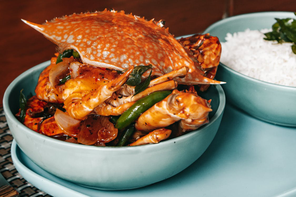 Crabs served with white rice
